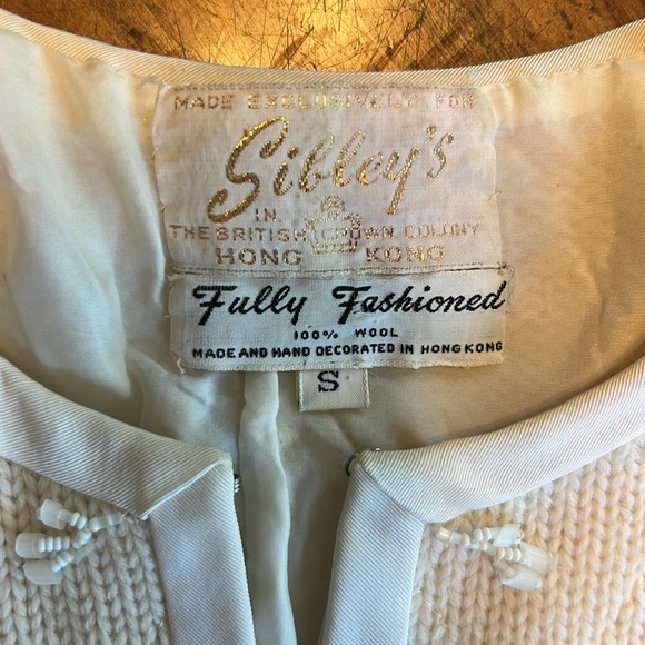 Vintage Sibley’s 100% wool made in Hong Kong short sleeve beaded sweater - Picture 5 of 8